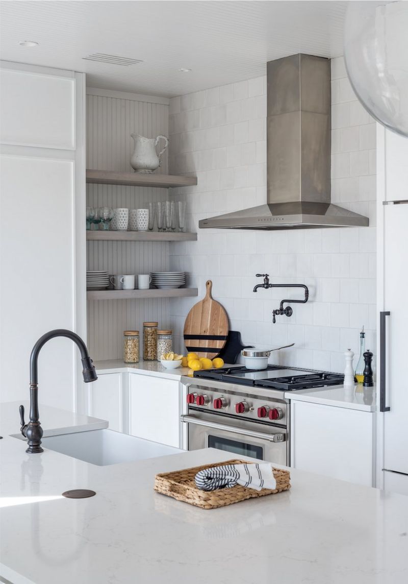 11 Kitchen Styles Falling Out Of Favor In Florida (And 11 That Are Here To Stay) - Decor Hint Clean-lined modern fixtures