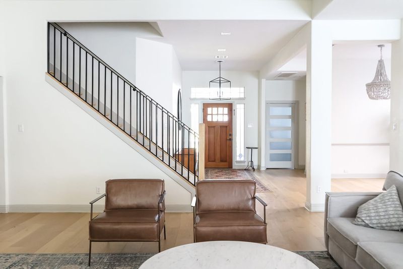 11 Sherwin-Williams Paint Colors Favored By Georgia Homeowners - Decor Hint Alabaster: Southern Elegance Personified