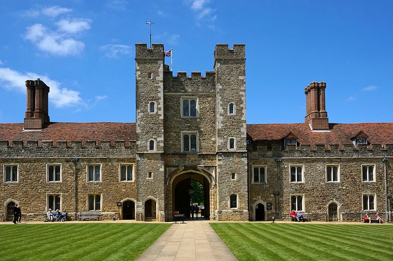 20 English Aristocrat Homes That Are Fit For A Fairytale - Decor Hint Knole House: England's Calendar House
