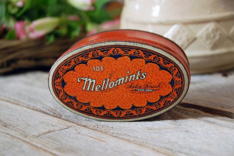Score Big On 14 Rare 1900s Finds Discovered In Virginia's Dusty Attics - Decor Hint Tin And Enamel Advertising Signs