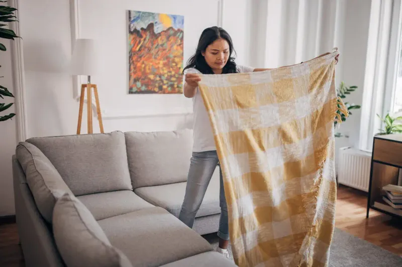 9 Living Room Trends That Stick Around In Pennsylvania Suburbs - Decor Hint Seasonal Textile Rotations