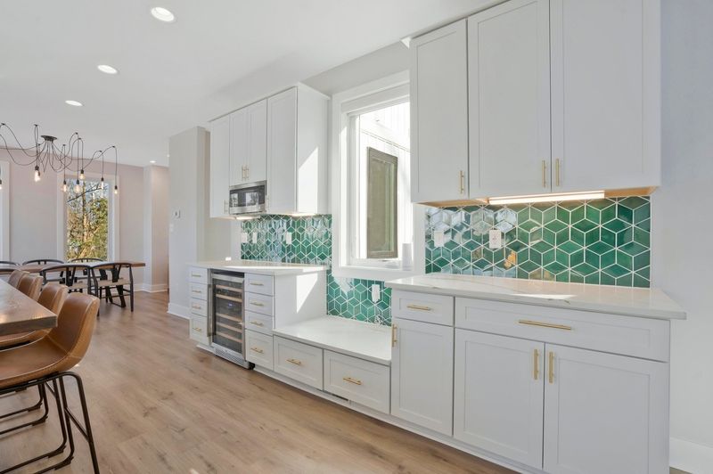 19 Diverse Examples That Say White Is The Best Color For Kitchen Cabinets - Decor Hint Perfect Canvas for Colorful Accents