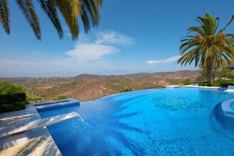 37 Stylish Poolside Designs That Make Everyday Feel Like Vacation - Decor Hint Swim-Up Chess Or Checkers Table