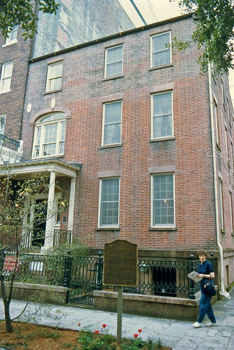24 Historic Mansions In Georgia That Offer Glimpse Into The Grandeur Of Bygone Eras - Decor Hint Oliver Sturges House – Savannah