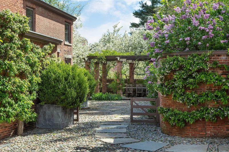 8 Stylish And Welcoming Outdoor Spaces From Rhode Island Homes - Decor Hint Historic Garden Oasis