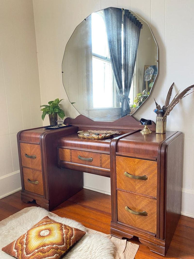 9 Antique Pieces In Los Angeles That Could Become More Sought After - Decor Hint Art Deco Vanity Tables