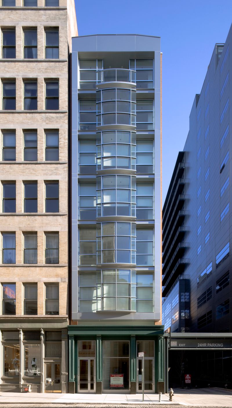 13 Fresh Urban Facade Ideas Spotted Around New York City Lofts - Decor Hint Curved Balcony Railings
