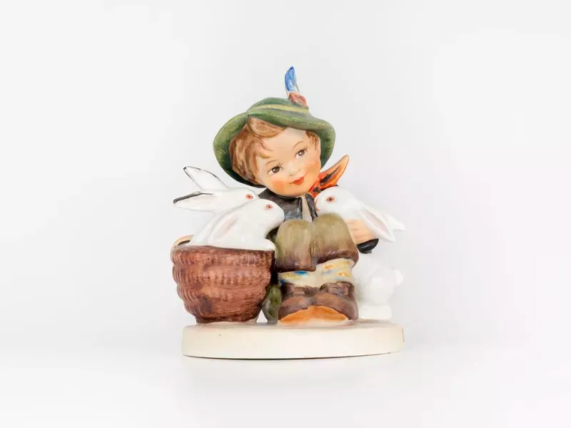 10 Types Of Antiques That Lose Value Over Time And 6 That Are Now Totally Worthless - Decor Hint Mass-produced ceramic collectibles