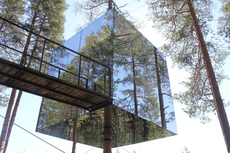10 Modern Treehouse-Style Homes Made For Relaxing Above It All - Decor Hint Mirrored Cube in Swedish Lapland