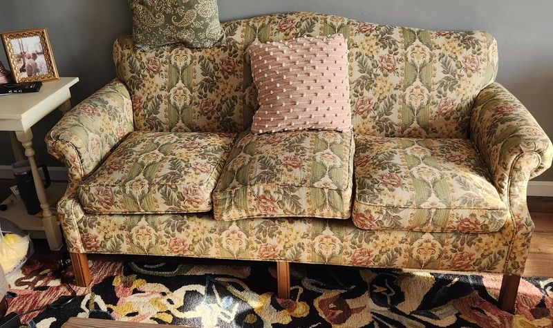6 Urban Antique Finds In Jersey City That Could Be Worth Fortune And 5 Valueless Ones - Decor Hint Mass-Produced 1980s Decor Items