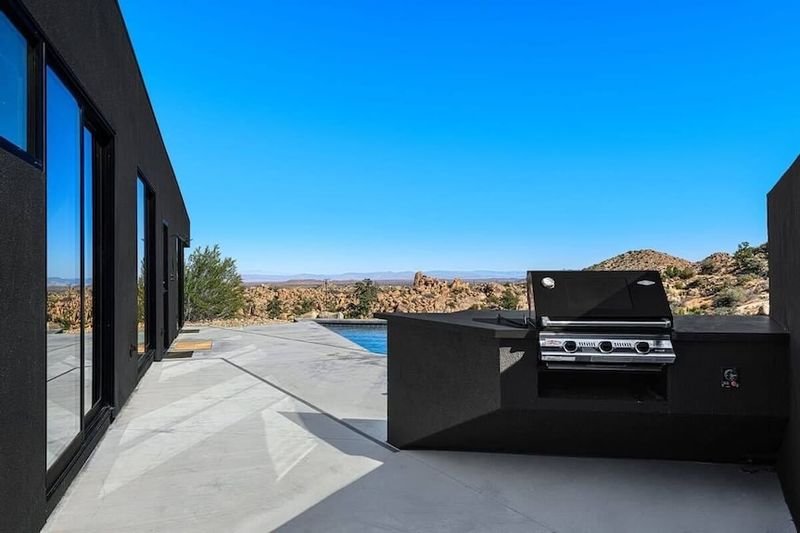 15 Black Homes That Break All The Rules - Decor Hint Desert Darkness Oasis