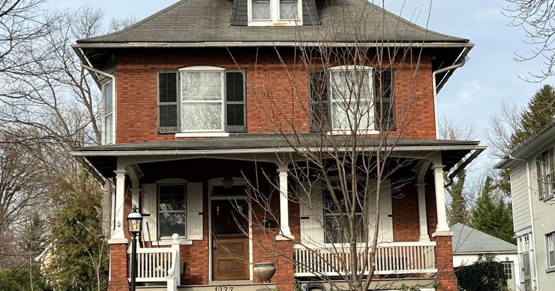 These 8 Vintage Styles Still Define Pennsylvania Homes And 3 That Didn't Last - Decor Hint Four-Square Farmhouses With Practical Layouts