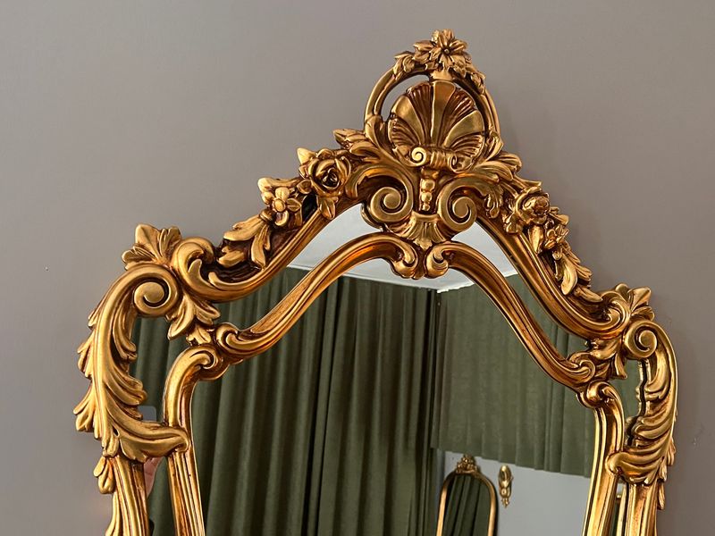 9 Items In Your Home That Are Worth More Than You Would Think And 8 That Are Worth Less - Decor Hint Retro Mirrors - Reflecting Value
