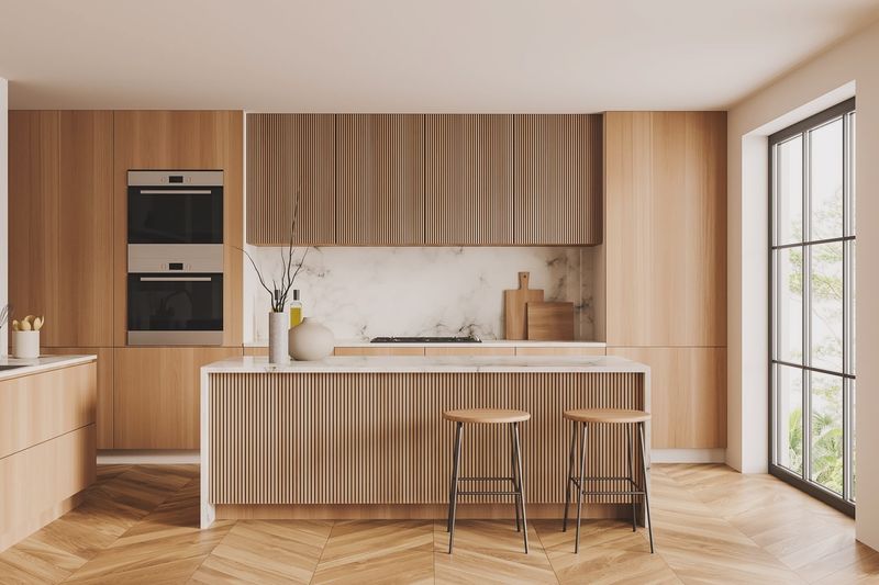 9 Kitchen Icks That Instantly Turn Off Homebuyers And 9 That Immediately Win Them Over - Decor Hint Soft-Close Cabinets and Drawers