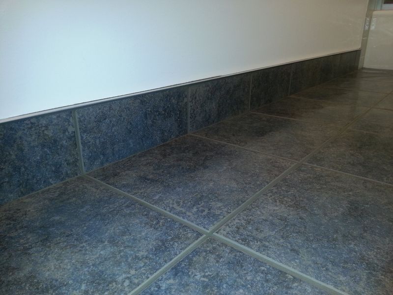 15 Kitchen Details That Should Warn Sellers About Buyer Turnoffs In St Louis - Decor Hint Chipped Tiles