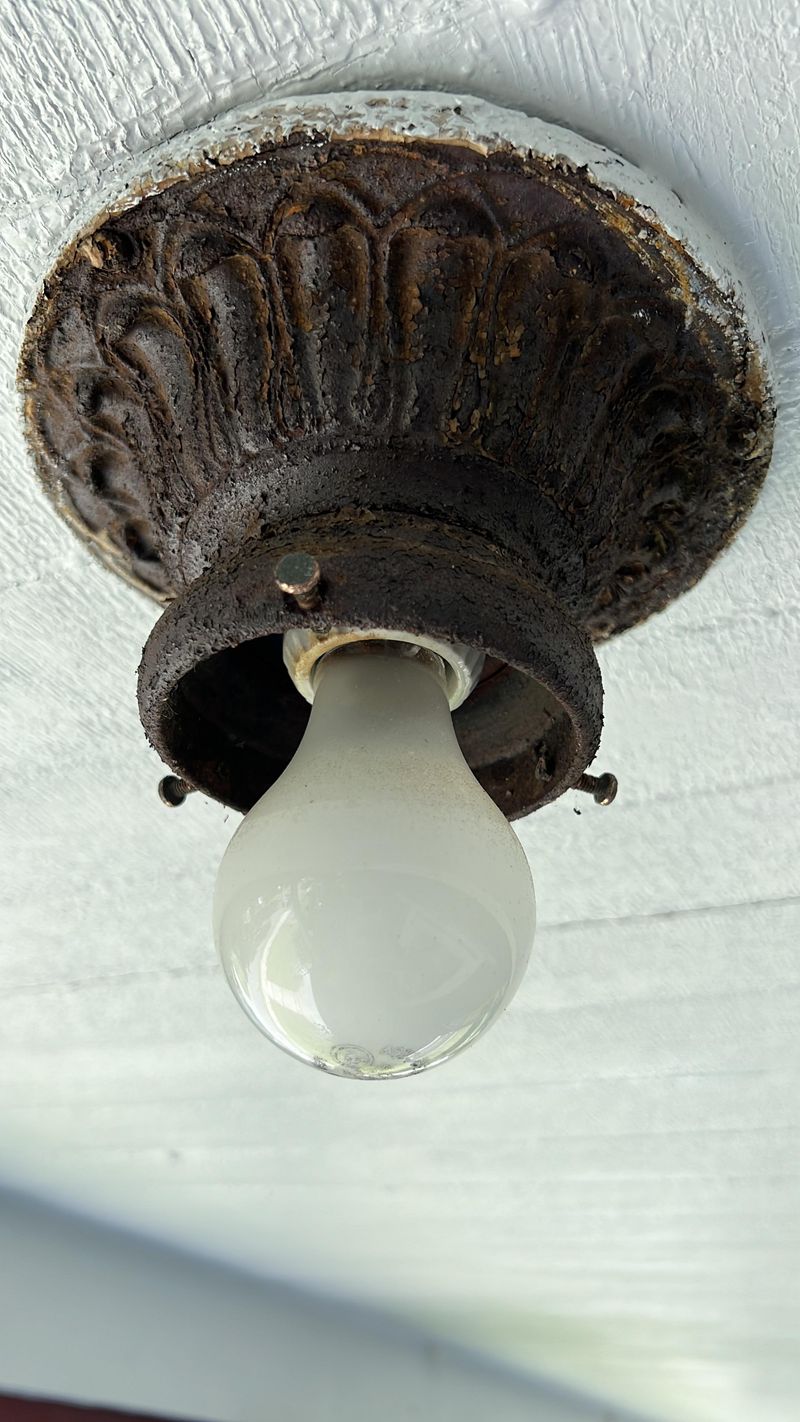 7 Common Porch Eyesores According To Designers And 6 Beautiful Alternatives - Decor Hint Rusty Fixtures