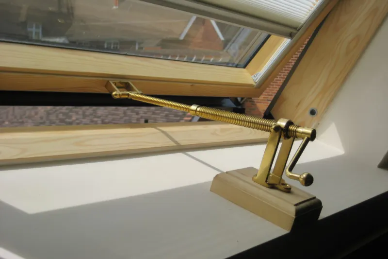 Transom Opener