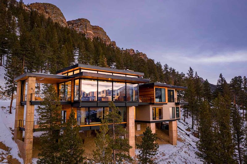 15 Modern House Design With An Amazing View - Decor Hint Mountain-Top Retreat with Sky-Lounge