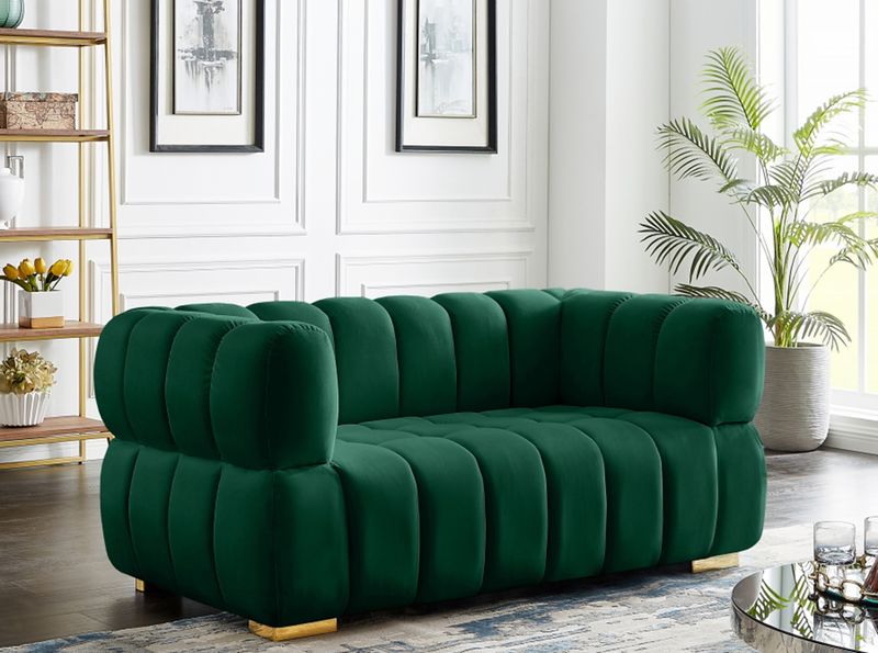 Illinois Designers Warn: These 10 Couch Colors Feel Stale - Swap For These 10 - Decor Hint Elegant Emerald