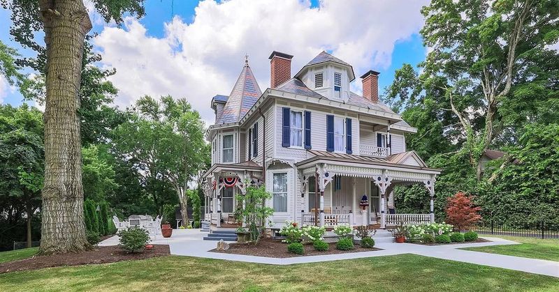 Time's Almost Up For These 13 Washington, D.C. Home Styles, Will They Disappear By 2030? - Decor Hint Georgian Revival: Formal Symmetry Losing Ground