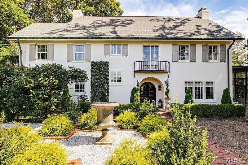 10 Entryway Styles Still Holding Strong In Historic Virginia Homes - Decor Hint Italianate Arches