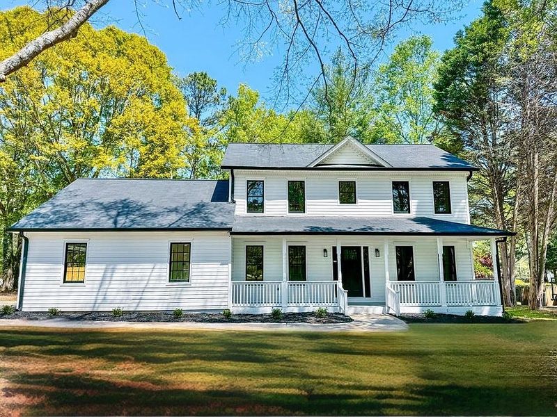 Which Homes Are Falling Out Of Favor In Lithonia (And Which Ones Buyers Are Fighting For In 2025) - Decor Hint Modern Farmhouse-Style Properties
