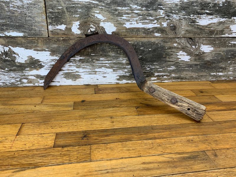 7 Antiques Georgia Experts Say Are Worthless - And 7 They'd Never Touch - Decor Hint Fake Primitive Farm Tools