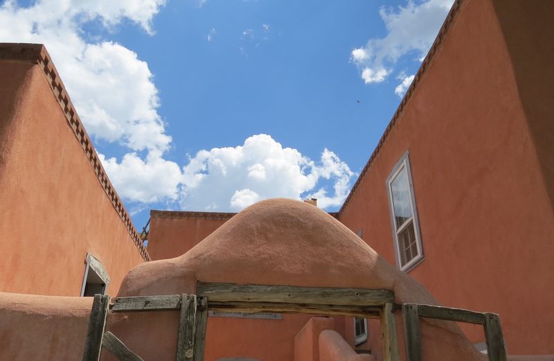 13 Things That Prove Outdoor Living In New Mexico Stays Effortlessly Charming - Decor Hint Iconic Southwestern Color Palettes