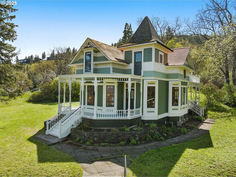 7 Timeless Curb Appeal Styles That Still Define Oregon's Most Iconic Neighborhoods - Decor Hint Victorian Elegance