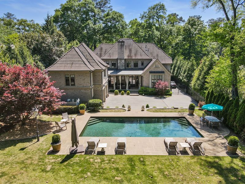 Atlanta's Favorite Outdoor Designs: 10 Spaces You'll Love To See - Decor Hint Decatur Backyard Movie Theater