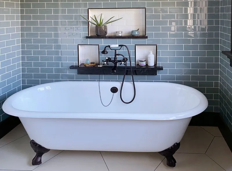 10 Vintage Touches In Eugene Homes That Are Back In Style And 2 That Never Left - Decor Hint Claw-Foot Tubs Create Spa Retreats