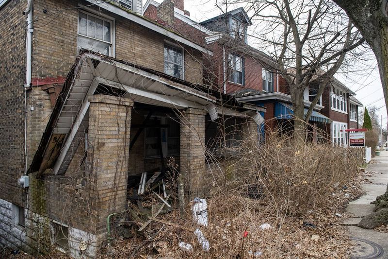 10 Types Of Pennsylvania Homes That Could Drop In Value By The End Of 2025 - Decor Hint Vacant Or Abandoned Homes In Post-Industrial Towns