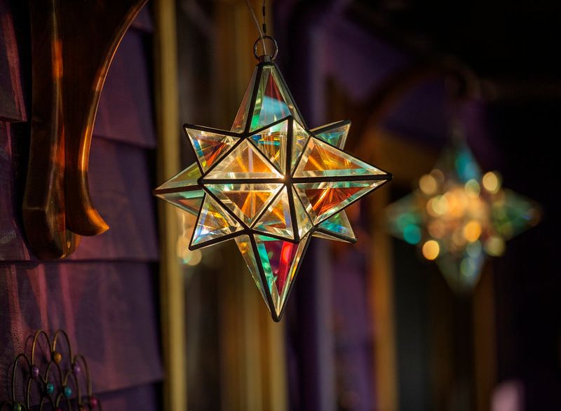 Designers Say These Lighting Styles Are Peaking Now And Will Be Gone By Winter - Decor Hint Geometric Pendant Lights