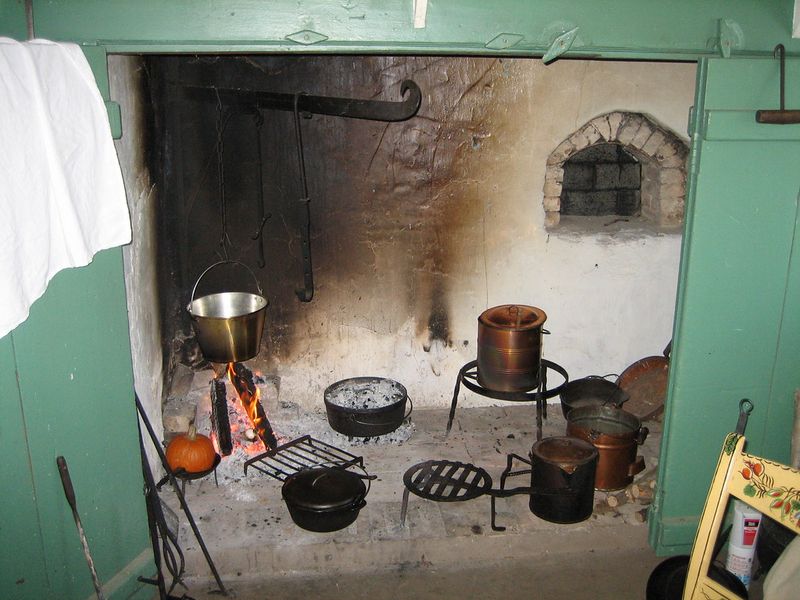 12 Pennsylvania Farmhouse Details That Instantly Feel Like Home - Decor Hint Walk-In Fireplace Cooking Nooks