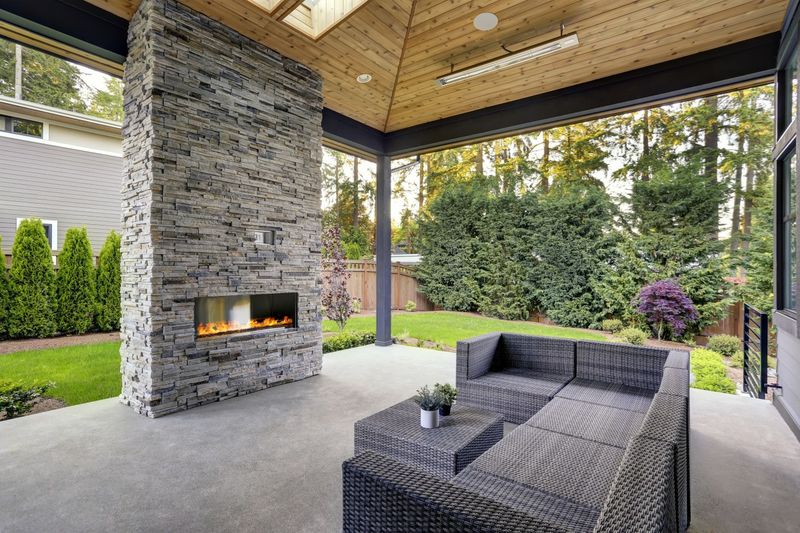 6 Sleek Urban Porch Looks Borrowed From Chicago Townhouses - Decor Hint Modern Minimalist Concrete Porches