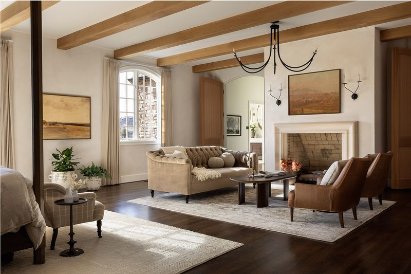 15 Functional And Stylish Farmhouse Living Room Ideas (Plus 5 You Will Absolutely Love) - Decor Hint Earth-tone color palettes