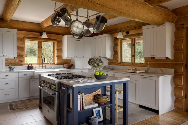 25 Old Fashioned '80s Kitchen Cabinet Trends That Everyone Wants In 2025 - Decor Hint Country Kitchen Vibes