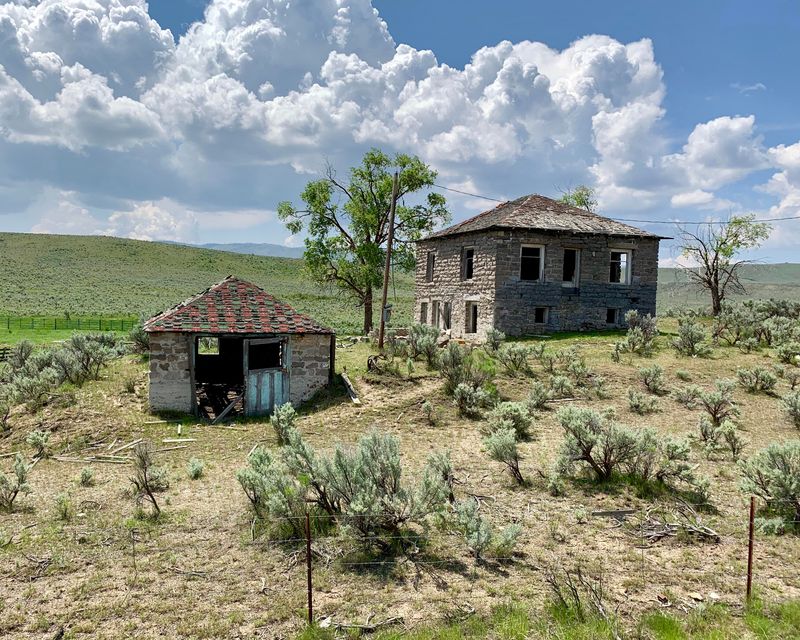 Oregon Real Estate Shake-Up: 8 Home Types On The Decline (And 6 That Are Thriving) - Decor Hint Rural Fixer-Uppers Losing Appeal