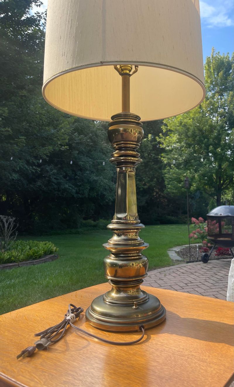 15 Once-Popular Vintage Home Decor Items Everyone’s Snatching Up At Thrift Stores Again - Decor Hint Vintage Brass Table Lamps