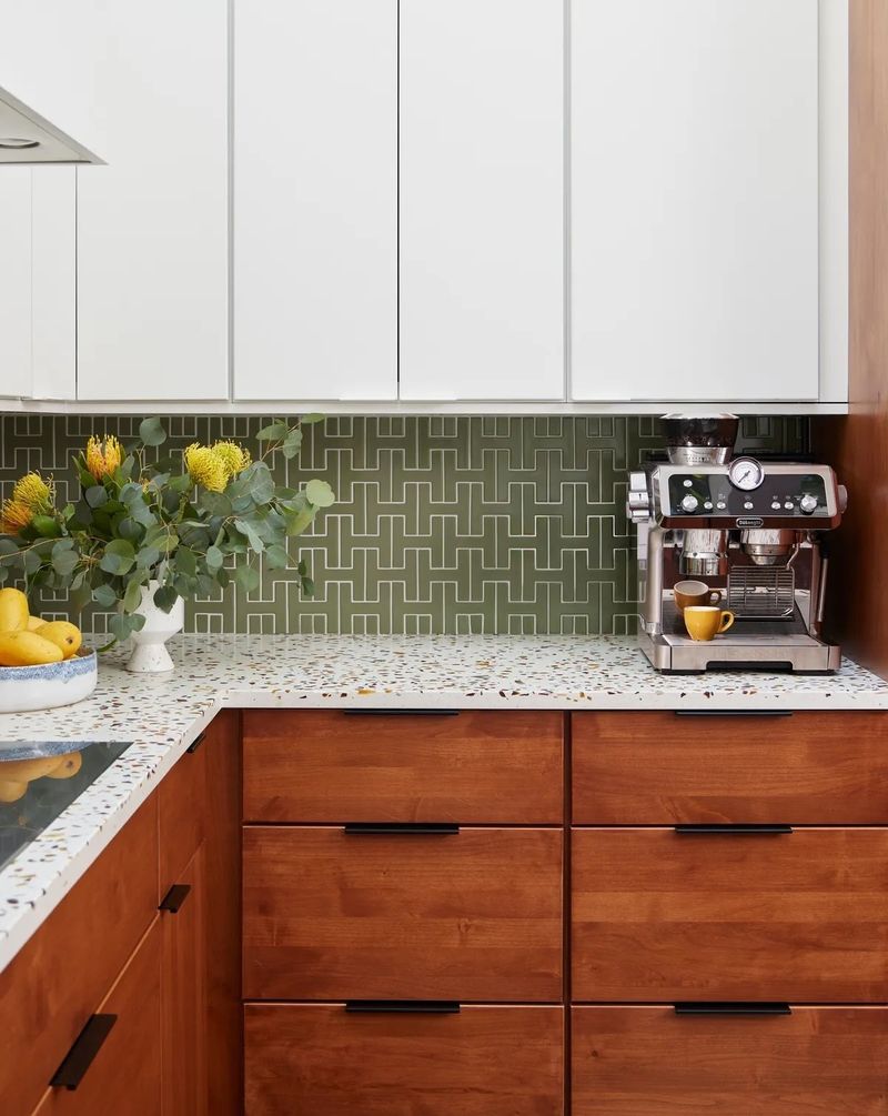 Oregon Experts Warn These 17 Residential Looks Are Fading Fast - Decor Hint Busy Mosaic Backsplashes