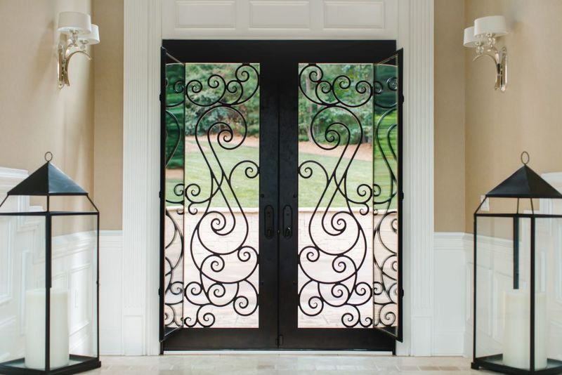 11 Timeless Pennsylvania Decor Touches That Locals Can't Stop Using (And Designers Secretly Love) - Decor Hint Wrought Iron Accents: Blacksmith-Inspired Details