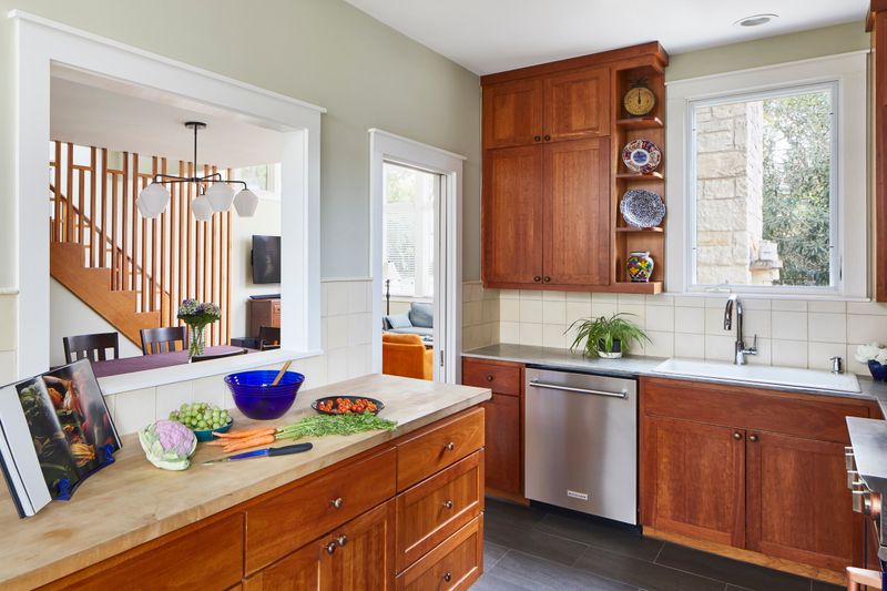12 Things Making Texas Kitchens A No-Go For Homebuyers - Decor Hint Closed-Off Layouts Instead Of Open Concepts