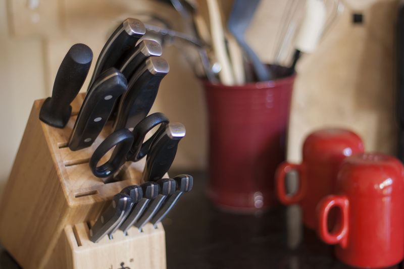 22 Items Designers Say Make Your Kitchen Look Cheap - Decor Hint Knife Block With Missing Pieces