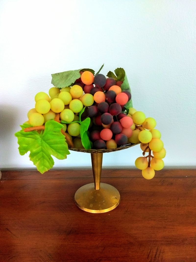 32 Things In Your Kitchen Illinois Designers Believe Diminish Your Home's Elegance - Decor Hint Faux Fruit Bowls