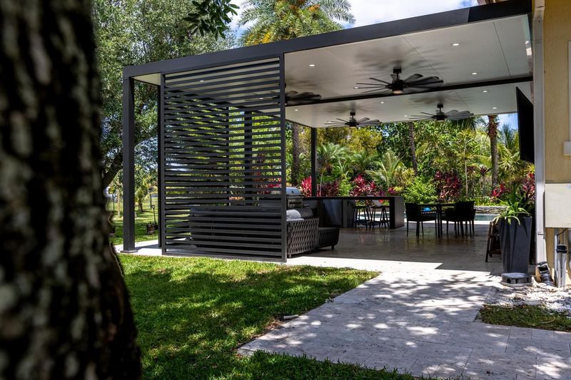 10 Desert-Friendly Exterior Design Ideas Perfect For Miami Homes - Decor Hint Outdoor Living Rooms with Shade Structures