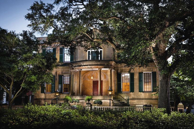 24 Historic Mansions In Georgia That Offer Glimpse Into The Grandeur Of Bygone Eras - Decor Hint Owens‑Thomas House – Savannah