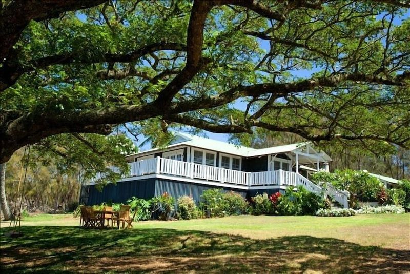 Aloha At The Front Door: 9 Curb Appeal Styles That Capture Hawaii's Historic Charm - Decor Hint Hawaiian Plantation Style