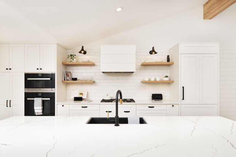 13 White Kitchens That Prove Minimalism Is Here To Stay - Decor Hint Minimalist Open Shelving