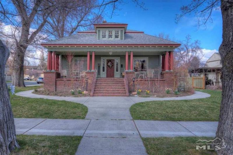 Craftsman Bungalow: Handcrafted Details That Welcome