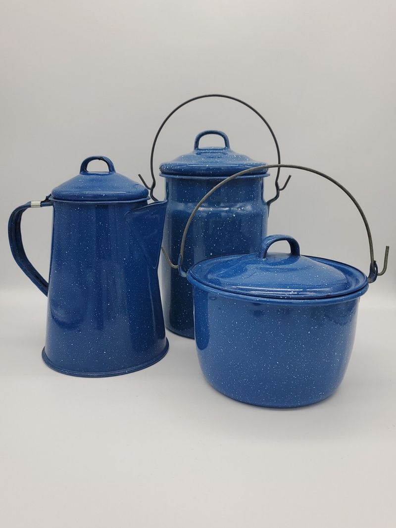 14 Vintage Items That Define The "New Americana" Home Trend - Decor Hint Antique Enamelware Cookware